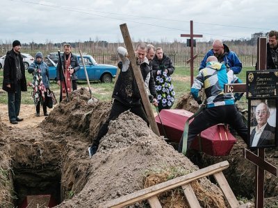 Funérailles le 18 avril 2022, de victimes tuées à Boutcha, près de Kiev, durant l'invasion de l'armée russe de l'Ukraine - Yasuyoshi CHIBA [AFP]