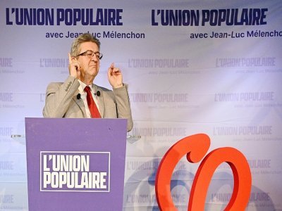 Le leader de le France Insoumise Jean-Luc Mélenchon a cumulé près de 22% des voix au premier tour de l'élection présidentielle, parle à ses supporters au Cirque D'Hiver à Paris le 10 avril 2022 - Emmanuel DUNAND [AFP]