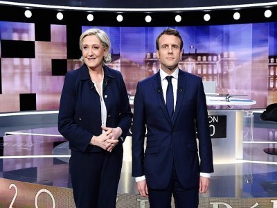 Photo d'archive prise le 3 mai 2017 avant le débat télévisé d'entre-deux tours de la présidentielle française - Eric Feferberg [POOL/AFP/Archives]