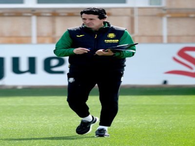 Unai Emery, l'entraîneur de Villarreal, supervisant un entraînement le 26 avril 2022 à Villarreal - JOSE JORDAN [AFP/Archives]