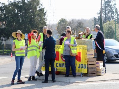 Les habitants de Bardouville se sont mobilisés le 25 mars contre le projet de site de stockage de déchets du chantier du Grand Paris installé près de leur commune.
