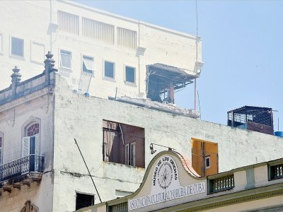 Les dégâts provoqués par une forte explosion dans l'hôtel Saratoga, le 6 mai 2022 à La Havane, à Cuba - ADALBERTO ROQUE [AFP]