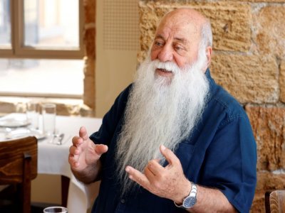Le cuisinier israélien Uri Jeremias lors d'une entrevue avec l'AFP dans son restaurant à Acre, le 2 mai 2022 - JACK GUEZ [AFP]