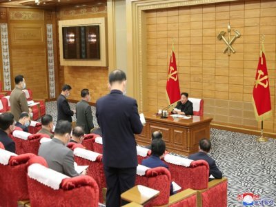 Kim Jong Un annonce des mesures pour lutter contre le coronavirus à Pyongyang, le 14 mai 2022 - STR [KCNA VIA KNS/AFP]