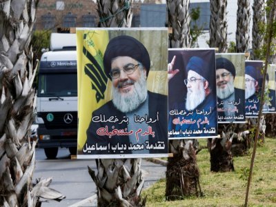 Des portraits du chef du mouvement chiite Hezbollah, Hassan Nasrallah, dans la capitale libanaise, le 14 mai 2022 - LOUAI BESHARA [AFP]