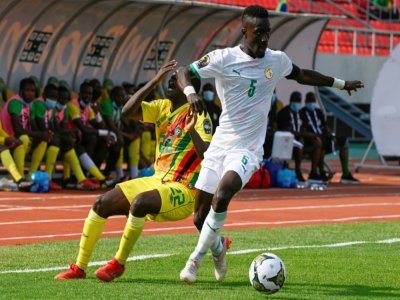 Idrissa Gueye avec le Sénégal contre le Zimbabwe dans le groupe B de la CAN à Bafoussam, au Cameroun, le 10 janvier 2022 - Pius Utomi EKPEI [AFP/Archives]