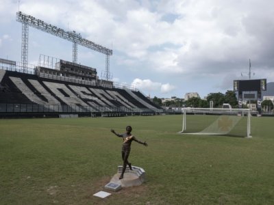Vue aérienne de la statue de l'icône de Vasco de Gama Roberto Dinamite au stade  Sao Januario, le 13 mai 2022 - Mauro PIMENTEL [AFP/Archives]