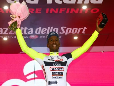 Biniam Girmay célèbre sa victoire lors de la 10e étape du Giro mardi 17 mai à Jesi, en Italie - Luca Bettini [AFP]