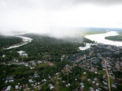 Vue aérienne d'Atalaia do Norte, dans l'Amazonie brésilienne, où le journaliste britannique Dom Phillips et l'indigéniste brésilien Bruno Pereira devaient se rendre, photo prise le 10 juin 2022 - JOAO LAET [AFP/Archives]