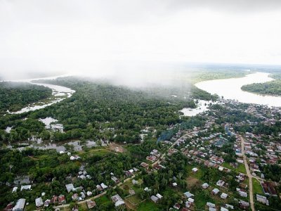 Vue aérienne d'Atalaia do Norte, dans l'Amazonie brésilienne, où le journaliste britannique Dom Phillips et l'indigéniste brésilien Bruno Pereira devaient se rendre, photo prise le 10 juin 2022 - JOAO LAET [AFP/Archives]