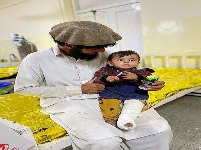 Un enfant afghan soigné dans un hôpital dans la ville de Sharan après avoir été blessé dans le séisme qui a frappé le sud-est de l'Afghanistan, le 22 juin 2022 - Abdullah HASRAT [AFP]