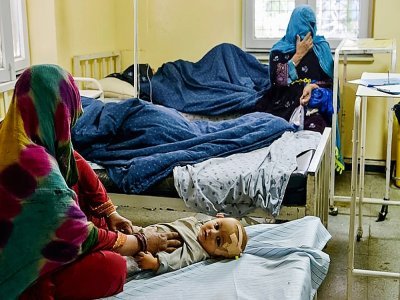 Un enfant soigné dans un hôpital de la ville de Sharan après avoir été blessé dans le séisme qui a frappé le sud-est de l'Afghanistan, le 22 juin 2022 - Ahmad SAHEL ARMAN [AFP]