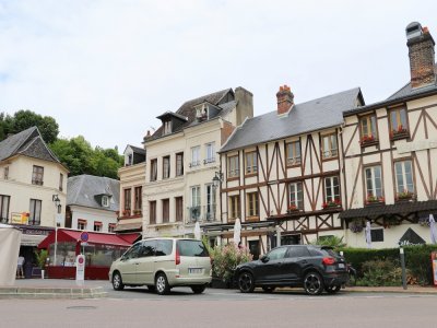 Le centre-ville de La Bouille.