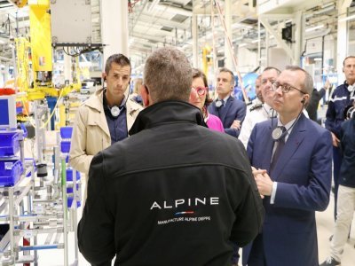 Visite de l'usine Alpine en présence du préfet de Seine-Maritime, Pierre-André Durand, et du maire de Dieppe, Nicolas Langlois.