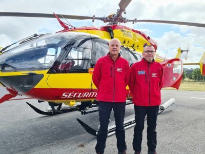 Vincent Goullet de Rugy, médecin urgentiste, et Sylvain Colleu, infirmier urgentiste des sapeurs-pompiers.