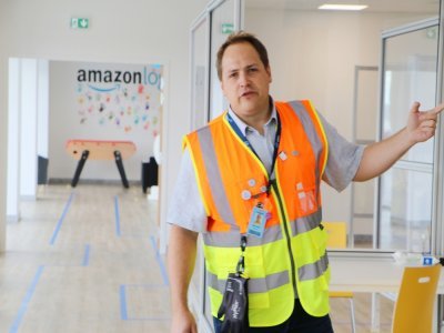 Baptiste Mazars, responsable de site. Il travaille chez Amazon depuis environ six ans.