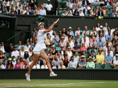 La Roumaine Simona Halep contre l'Américaine Amanda Anisimova en quart de finale à Wimbledon, le 6 juillet 2022 - ADRIAN DENNIS [AFP]