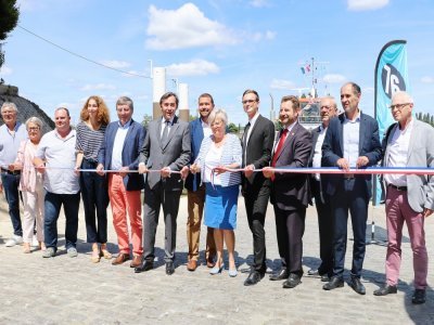 Au centre Bertrand Bellanger, le président du Département de Seine-Maritime, venu inaugurer le Bac 26.