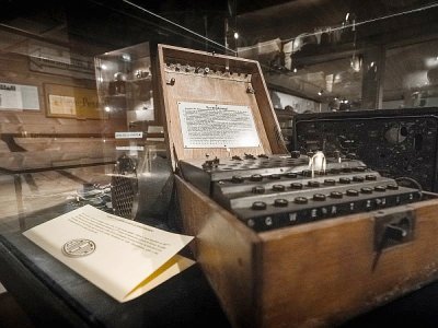 La machine Enigma la machine à coder allemande. - Normandy Victory Museum