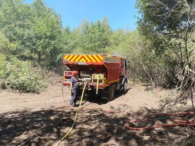 Ils sont partis avec deux camions spécialisés dans les feux de forêt. - SDIS 50