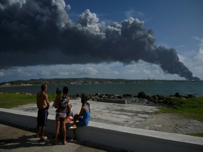 Incendie d'un dépôt pétrolier à Matanzas à Cuba, à 100 km de la capitale, le 6 août 2022 - YAMIL LAGE [AFP]