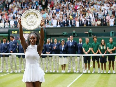 Serena Williams sacrée à Wimbledon, le 9 juillet 2016 - JUSTIN TALLIS [AFP/Archives]