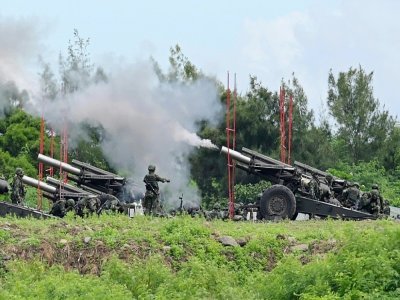 Des militaires taïwanais tirent des obus lors d'exercices dans le comté de Pingtung, le 9 août 2022 - Sam Yeh [AFP]