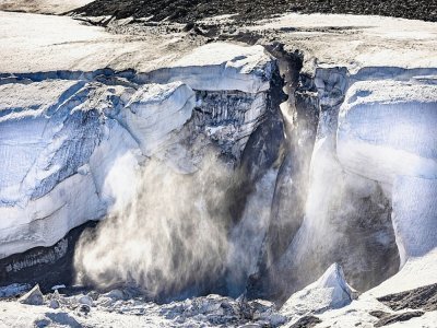 Effondrement de glace à Baffin Bay, dans l'océan Arctique, près de Pituffik, le 17 juillet 2022 au Groenland - Kerem Yücel [AFP/Archives]