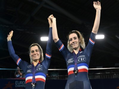 Clara Copponi et Marion Borras médaillées d'argent dans la Madison à Munich, le 16 août 2022 - Tobias SCHWARZ [AFP]