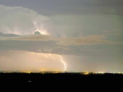Un orage sur Montaud au nord de Montpellier, le 16 août 2022 - Nicolas TUCAT [AFP]