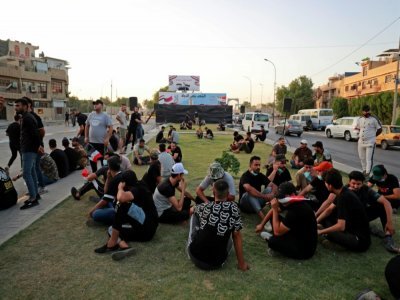 Des partisans d'une coalition rivale de Moqtada Sadr observent un sit-in à Bagdad, le 16 août 2022 - AHMAD AL-RUBAYE [AFP]