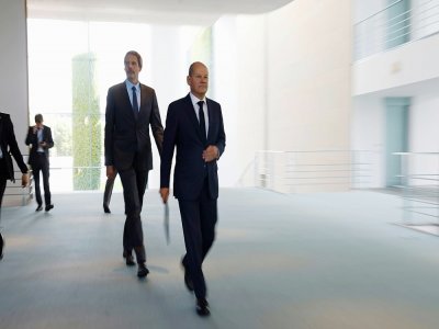Le chancelier allemand Olaf Scholz accompagné du porte-parole du gouvernement Steffen Hebestreit à Berlin le 18 août 2022 - Odd ANDERSEN [AFP]