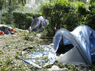 Dans le camping de Sagone, en Corse, où la chute d'un arbre sur un bungalow a tué une adolescente de 13 ans, le 18 août 2022 - Pascal POCHARD-CASABIANCA [AFP]
