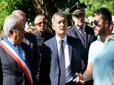 Le ministre de l'Intérieur Gérald Darmanin au camping de La Pinède, le 19 août 2022 en Corse - Emmanuel DUNAND [POOL/AFP]