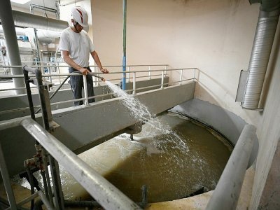 Dégraissage et de dessablage des eaux usées à la station d'épuration de Narbonne, dans le sud de la France, le 18 août 2022 - Valentine CHAPUIS [AFP]