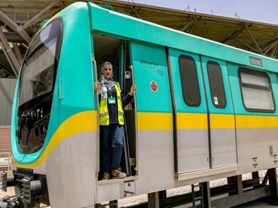 Hind Omar, une Egyptienne conductrice de métro au Caire, le 31 mai 2022 - Khaled DESOUKI [AFP]