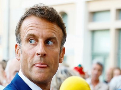 Le président français Emmanuel Macron à Bormes-les-Mimosas le 19 août 2022 - ERIC GAILLARD [POOL/AFP]