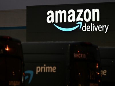Un panneau Amazon dans un entrepôt à Culver City en Californie le 12 juillet 2022 - Patrick T. FALLON [AFP]