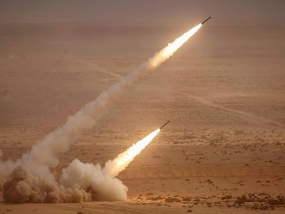 Des missiles tirés par un système américain d'artillerie de précision Himars lors d'un exercice militaire dans la région de Tan-Tan, dans le sud-ouest du Maroc, le 30 juin 2022 - FADEL SENNA [AFP/Archives]