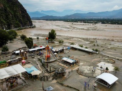 Vue des inondations provoquées par de violentes pluies de mousson, le 27 août 2022 à Mingora ( nord du Pakistan) - Abdul MAJEED [AFP]