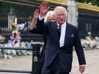 Le nouveau roi Charles III et la reine consort Camilla à leur arrivée à Buckingham Palace, au lendemain du décès de la reine Elizabeth II, le 9 septembre 2022 - Yui Mok [POOL/AFP]