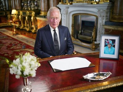 Le roi Charles III lors de sa première allocution télévisée, le 9 septembre 2022 à au palais de Buckhingham, à Londres - Yui Mok [POOL/AFP]