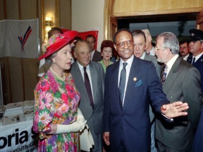La reine Elisabeth II d'Angleterre lors d'une visite à Limassol, dans le sud-ouest de Chypre, le 20 octobre 1993 - Nabil ISMAIL [AFP/Archives]