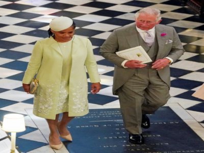 Le prince Charles et la mère de Meghan Markel, Doria Ragland (g) quittent la chapelle Saint-George à l'issue de la cérémonie de mariage du prince Harry et de Meghan Markel, le 19 mai 2018 à Windsor - OWEN HUMPHREYS [POOL/AFP/Archives]