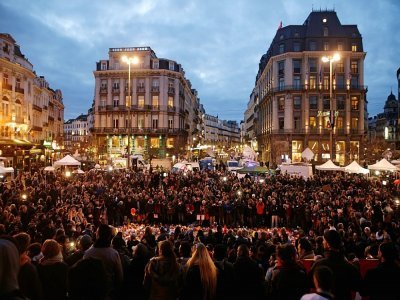 Rassemblement place de la Bourse à Bruxelles au lendemain des attentats jihadistes dans la capitale belge, le 23 mars 2016 - Kenzo TRIBOUILLARD [AFP/Archives]