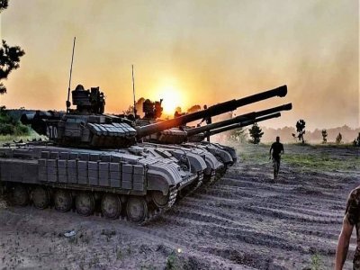 Photo diffusée par le ministère ukrainien de la Défense le 12 septembre 2022 d'une colonne de chars ukrainiens lors d'une offensive dans un lieu non précisé - Handout [Ministère ukrainien de la Défense/AFP]