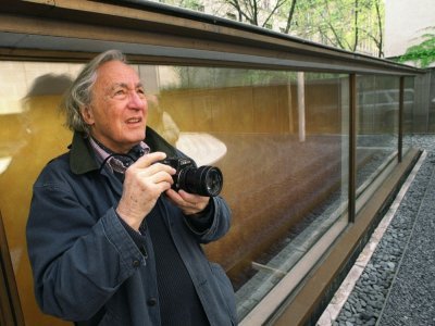 Le photographe américain William Klein, à la Maison Européenne de la Photographie à Paris le 15 avril 2002 - MAXIMILIEN LAMY [AFP/Archives]