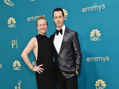 Emma Wall et l'acteur Jeremy Strong à la 74e cérémonie des Emmy Awards à Los Angeles, le 12 septembre 2022 - Chris Delmas [AFP]