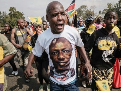Les partisans du président kényan élu William Ruto célèbrent sa victoire dans le quartier de Kibera, à Nairobi, le 5 septembre 2022 - Yasuyoshi CHIBA [AFP]