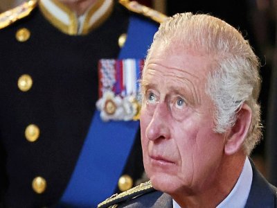 Le roi Charles III à Westminster Hall, dans le palais de Westminster où repose le cercueil d'Elizabeth II, à Londres, le 14 septembre 2022 - PHIL NOBLE [POOL/AFP]